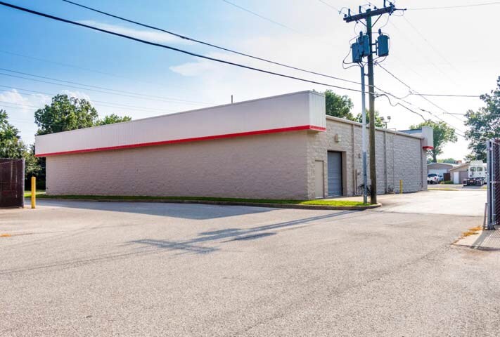 More Photos Of 2300 Covert Ave, Evansville Freestanding For Lease
