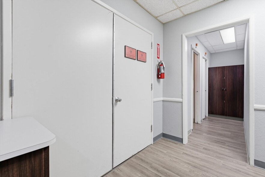 More Photos Of 44725 10th St W, Lancaster Medical For Sale