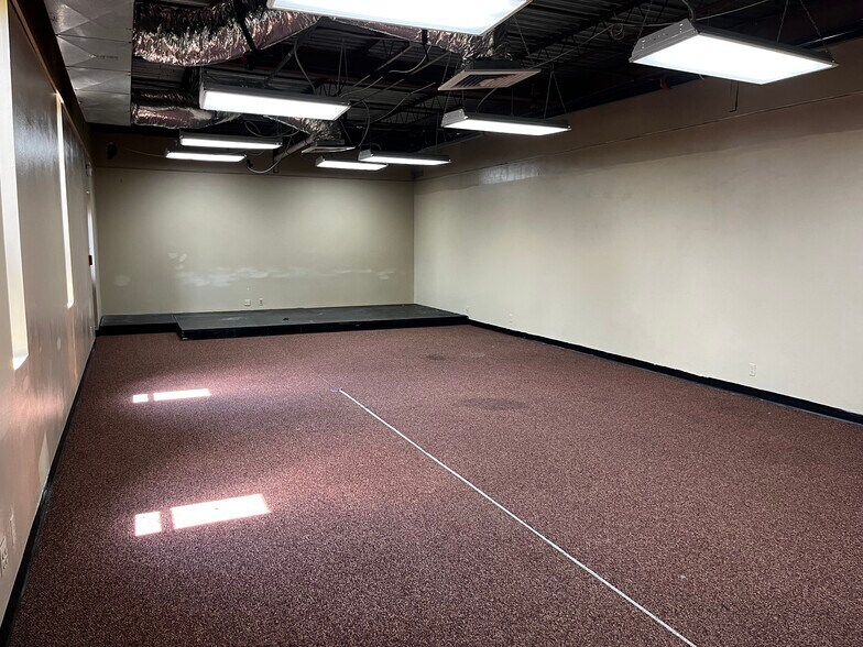 More Photos Of 7600 Woodrow Ave, Austin Schools For Lease