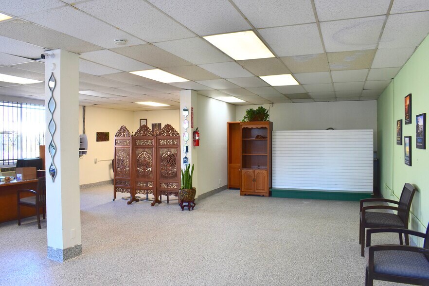 More Photos Of 14812 Paramount Blvd, Paramount Fast Food For Sale