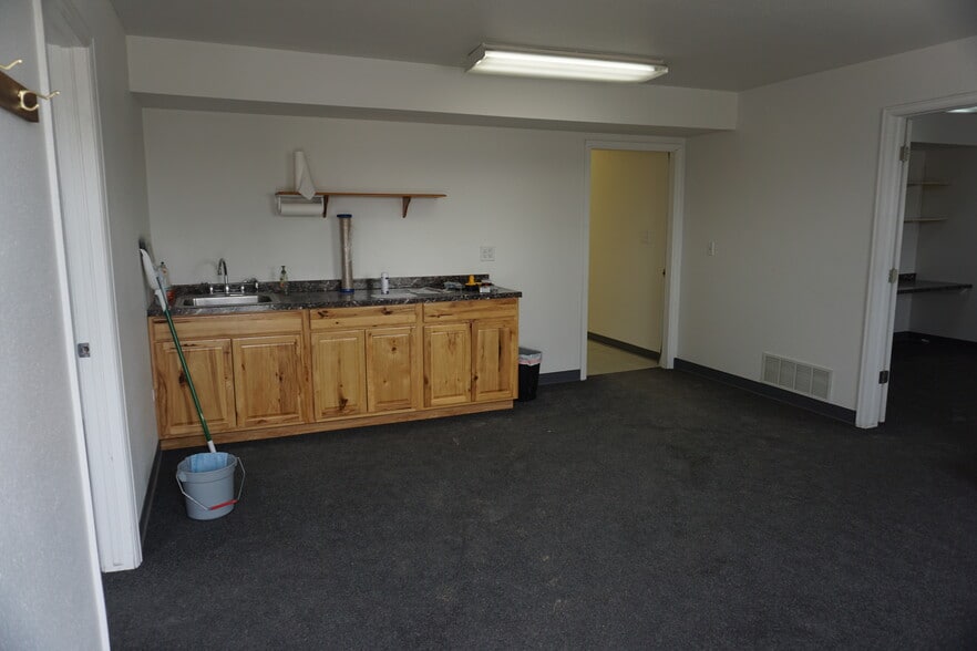 More Photos Of 820 N 9th Ave, Brighton Warehouse For Lease