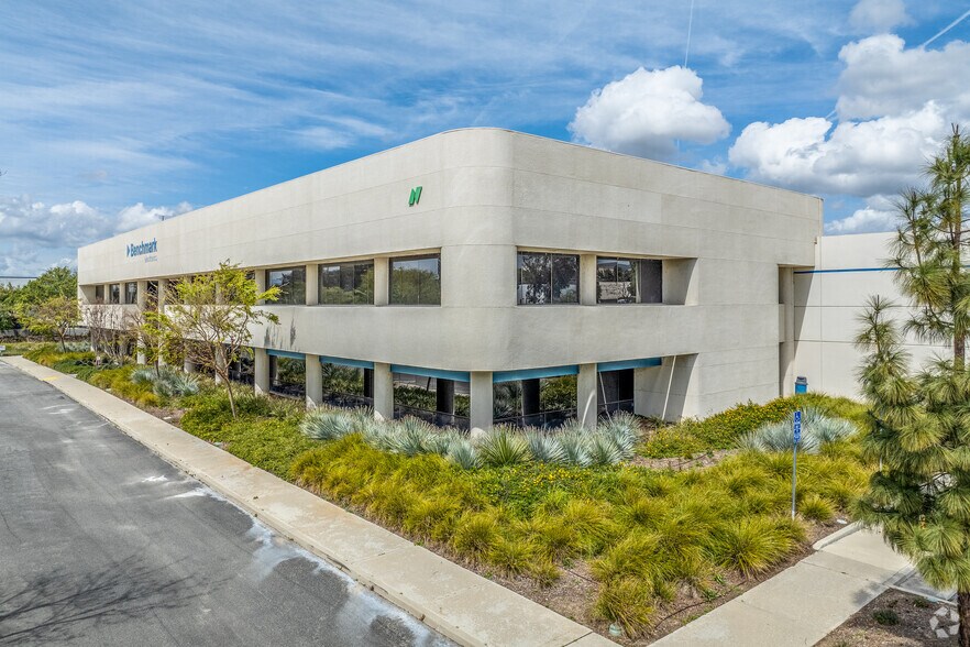 More Photos Of 200 Science Dr, Moorpark Light Manufacturing For Lease