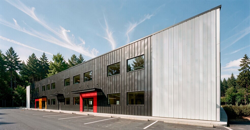 More Photos Of 4951 Jordan Av, Nanaimo Industrial For Lease