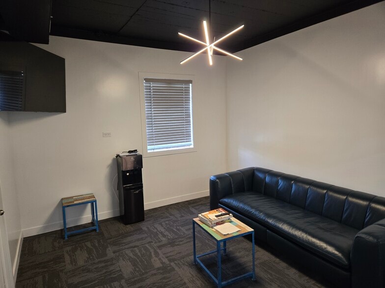 More Photos Of 503 S Westgate St, Addison Warehouse For Sale