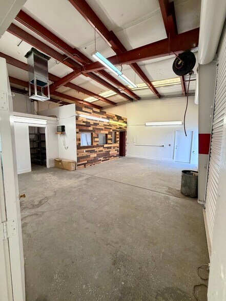 More Photos Of 625 W Broadway Rd, Mesa Service For Lease