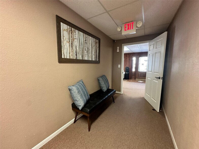 More Photos Of 120 S Charlton St, Woodville Office For Sale