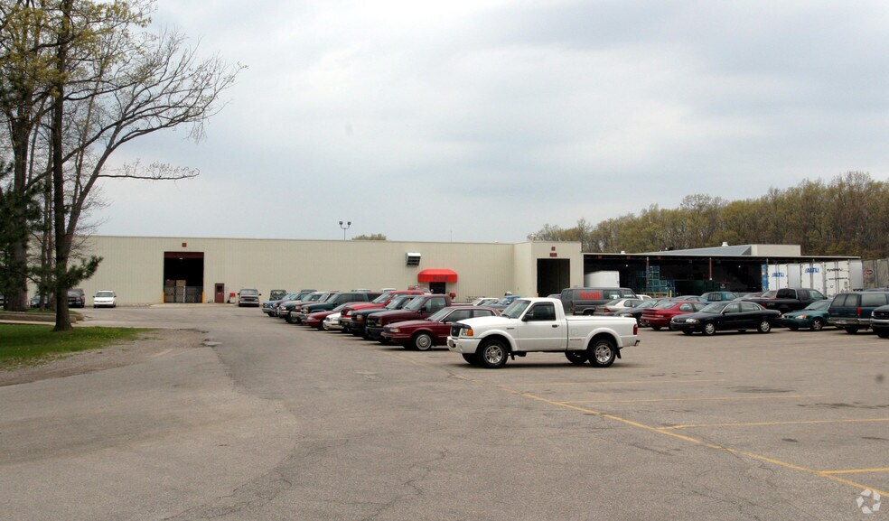 More Photos Of 2800 Estes St, Norton Shores Manufacturing For Sale