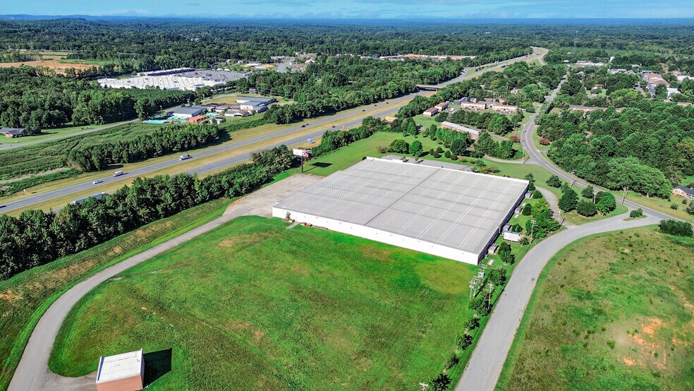 More Photos Of 100 Don Truell Ln, Thomasville Warehouse For Lease