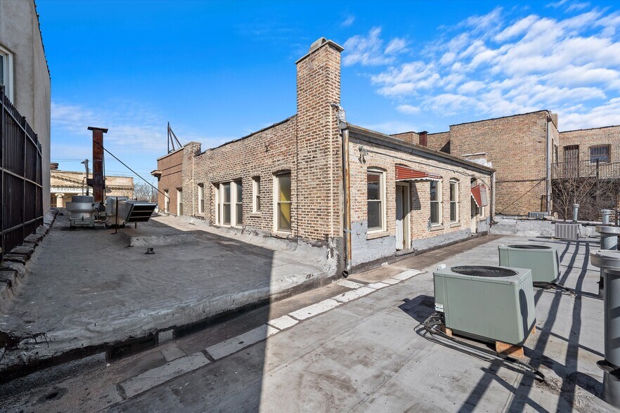 More Photos Of 4805 W Madison St, Chicago Storefront For Sale