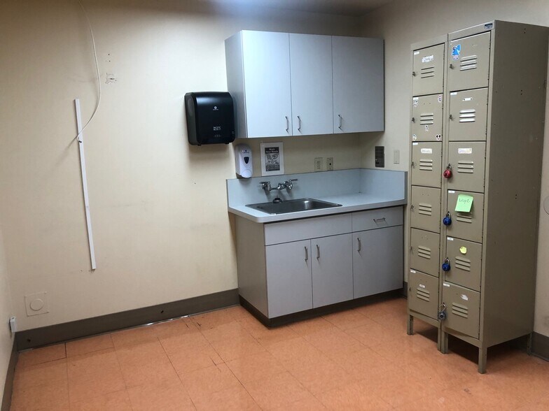 More Photos Of 3727 N 1st St, Fresno Medical For Sale
