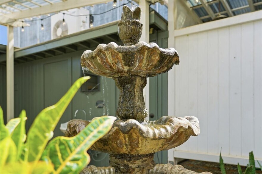 More Photos Of 145 N Market St, Wailuku Storefront Retail Residential For Sale