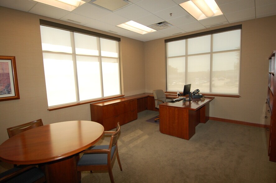 More Photos Of 640 Highway 1 W, Iowa City Office For Sale