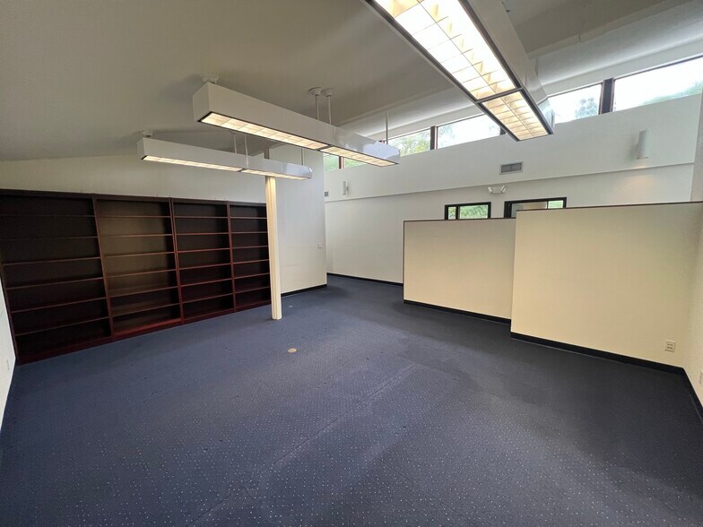 More Photos Of 1 Valley Sun Ln, La Cañada Flintridge Medical For Lease