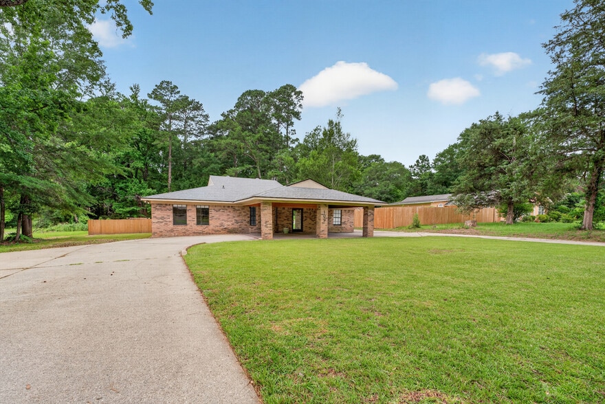 More Photos Of 109 Jasper Dr, Marshall Office For Sale
