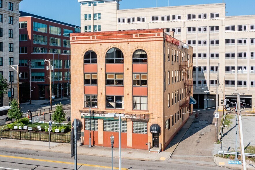 Primary Photo Of 207-209 Sandusky St, Pittsburgh Medical For Lease