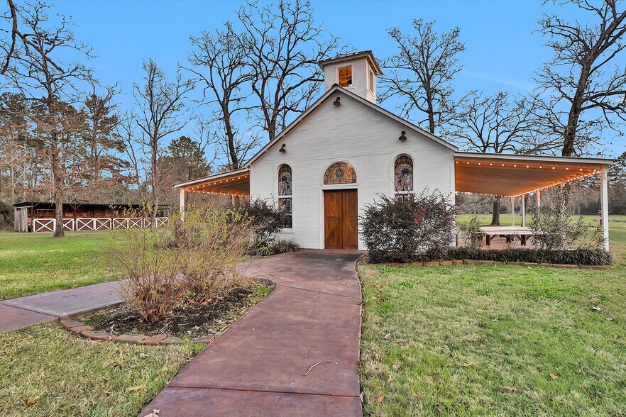 More Photos Of Wedding Venue, Conroe Lodge Meeting Hall For Sale