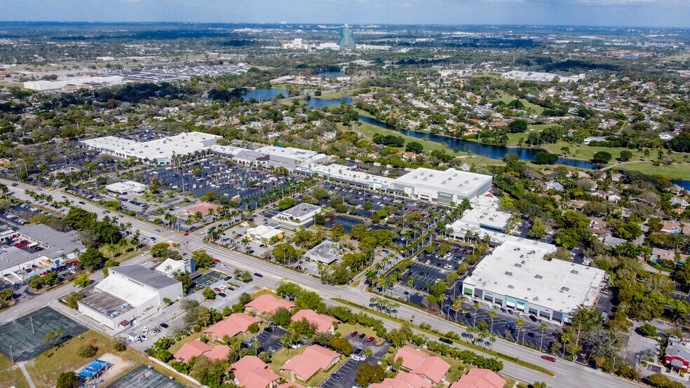 More Photos Of 4800 Sheridan St, Hollywood Unknown For Lease