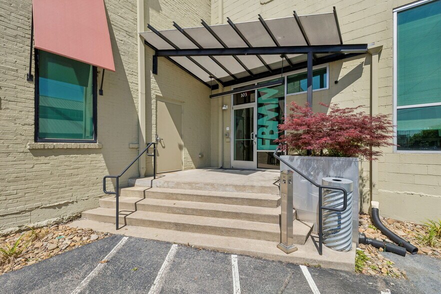 More Photos Of 2300 Charlotte Ave, Nashville Office For Sale