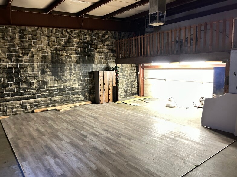 More Photos Of 1011 Commerce Dr, Prescott Warehouse For Lease