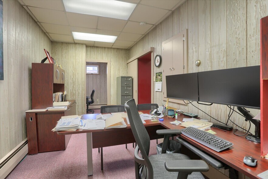 More Photos Of 3 S Market St, Shamokin Flex For Sale