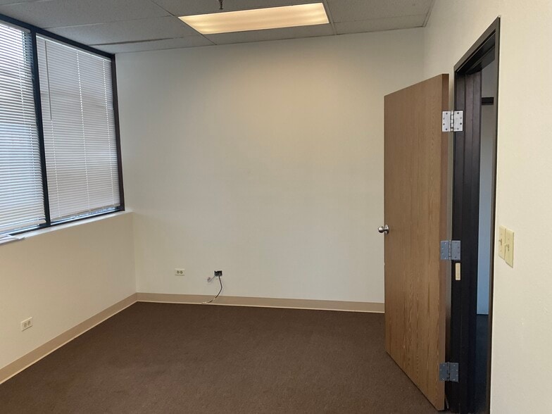 More Photos Of 7388 S Revere Pky, Centennial Showroom For Lease