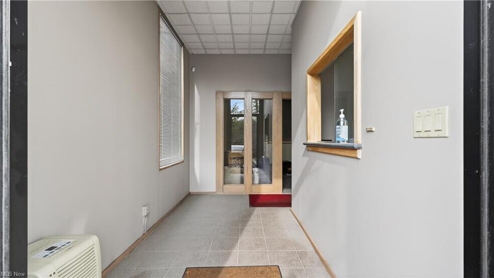 More Photos Of 3060 Gale Ave, Hubbard Warehouse For Sale