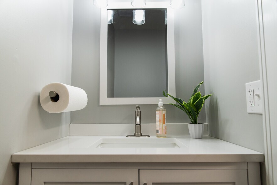 More Photos Of 45 N Chillicothe Rd, Aurora Office For Lease