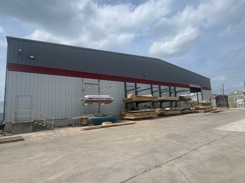 More Photos Of 1300 Goforth Rd, Kyle Warehouse For Lease