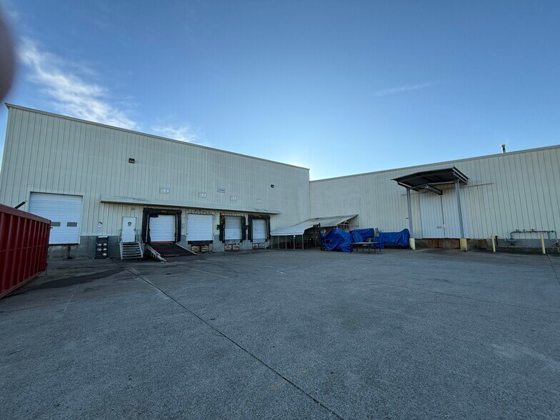 More Photos Of 1618 Lynch Rd, Evansville Warehouse For Sale