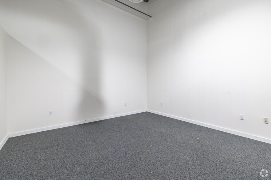 More Photos Of 530 West St, Braintree Manufacturing For Lease