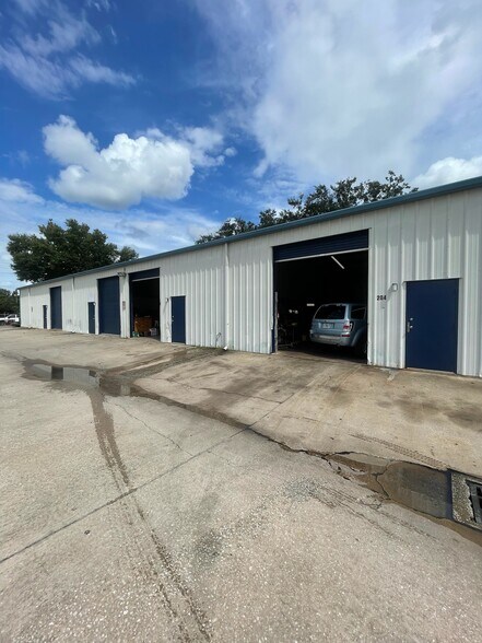 More Photos Of 6962 Edgewater Dr, Orlando Warehouse For Sale