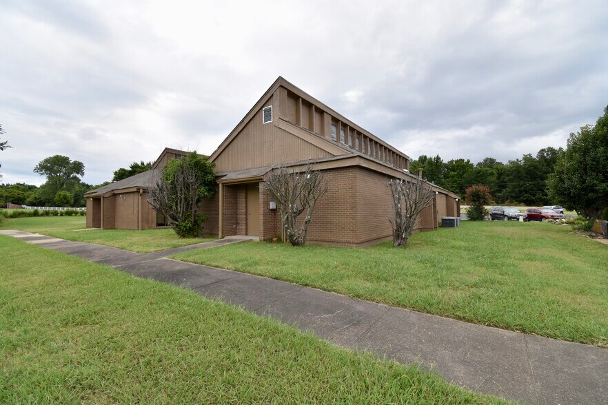 More Photos Of 810 Newman Dr, Helena Office For Sale