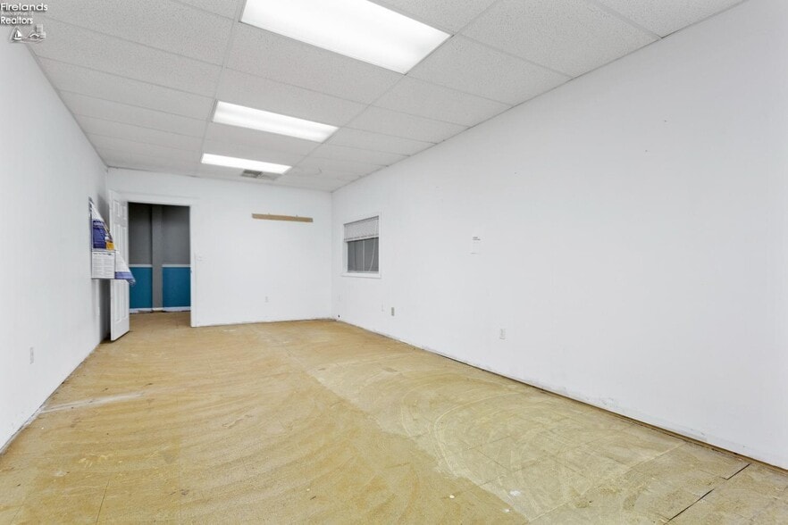 More Photos Of 46400 Telegraph Rd, Amherst Freestanding For Sale