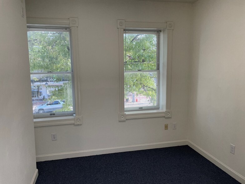 More Photos Of 728-730 High St, Portsmouth Storefront Retail Office For Lease