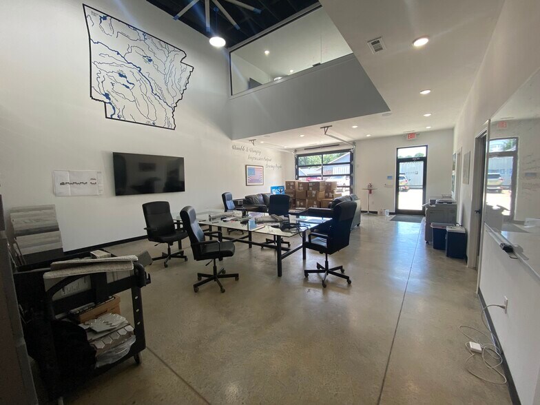 More Photos Of 87 W Colt Square Dr, Fayetteville Office Residential For Lease