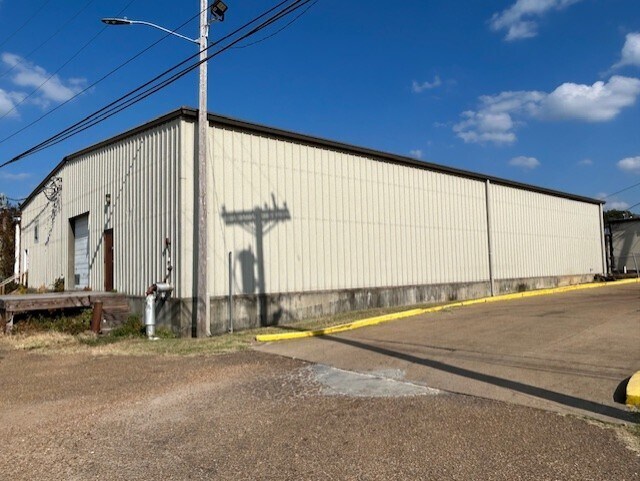 More Photos Of 1575 Jerry Clower Blvd, Yazoo City Storefront For Sale