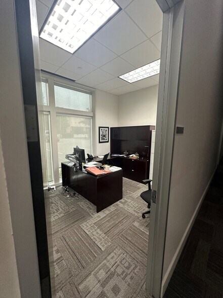 More Photos Of 1046 Texan Trl, Grapevine General Retail For Lease