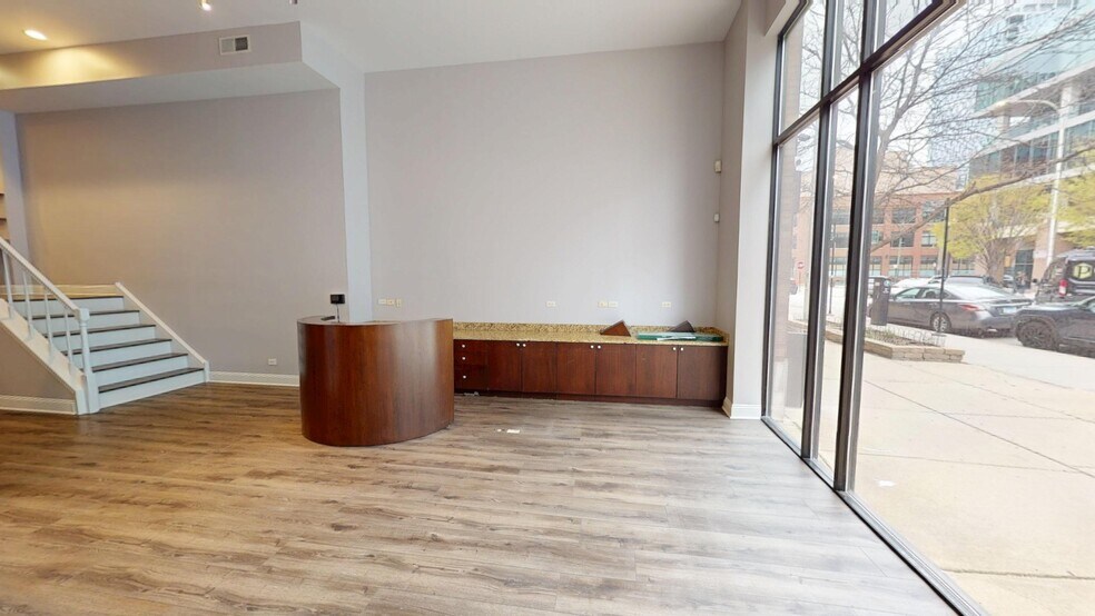 More Photos Of 1009 W Fulton Market, Chicago Storefront Retail Office For Sale