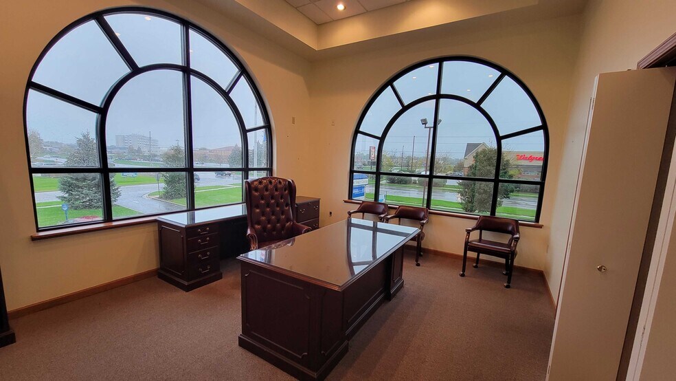 More Photos Of 1501 S Court St, Crown Point Medical For Lease