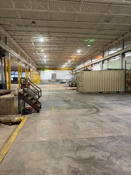 More Photos Of 2400 W Cornell St, Milwaukee Manufacturing For Lease