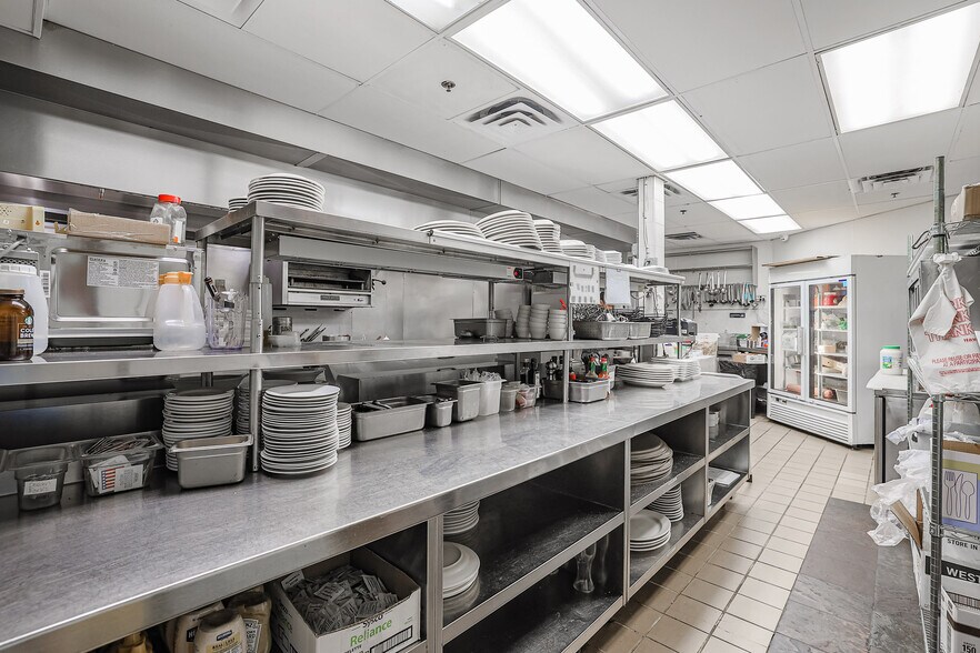 More Photos Of 27W371 North Ave, West Chicago Restaurant For Sale