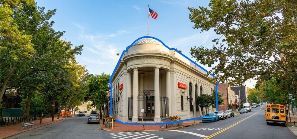 Primary Photo Of 81 Water St, Staten Island Bank For Lease