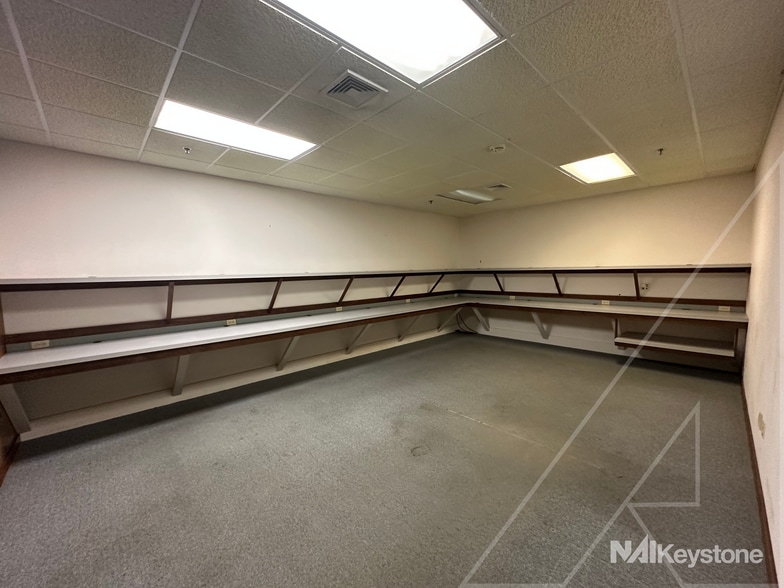 More Photos Of 1114-1124 Commons Blvd, Reading Flex For Sale