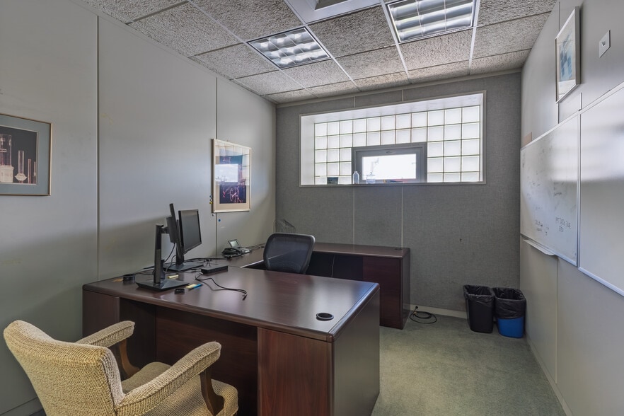 More Photos Of 537 Crystal Ave, Vineland Office For Sale