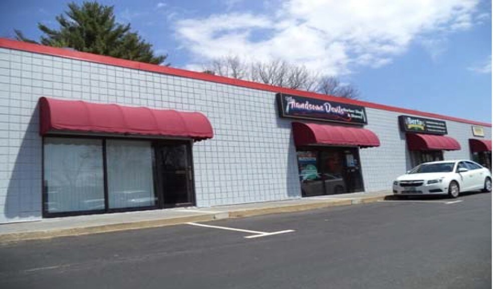 More Photos Of 1100 Hooksett Rd, Hooksett Freestanding For Lease