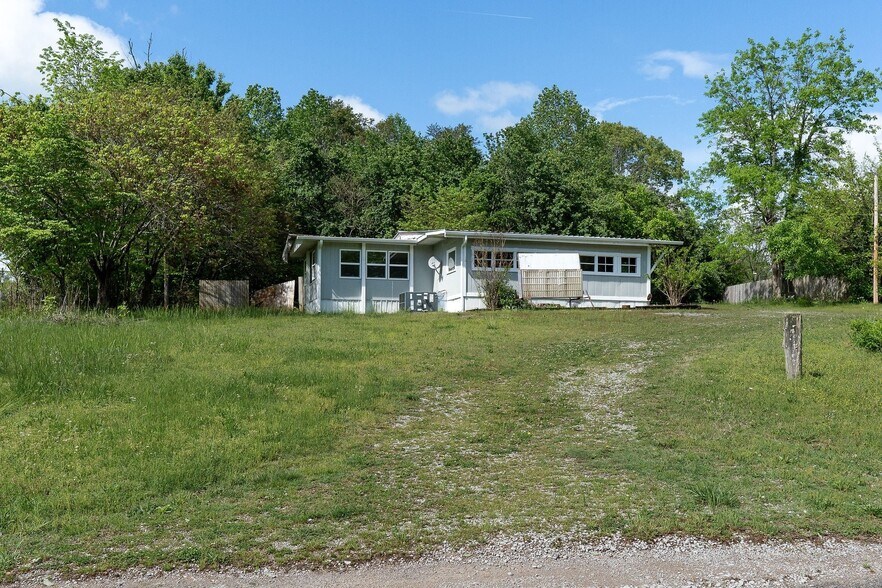 Primary Photo Of 11716 McMinnville Hwy, Walling Restaurant For Sale