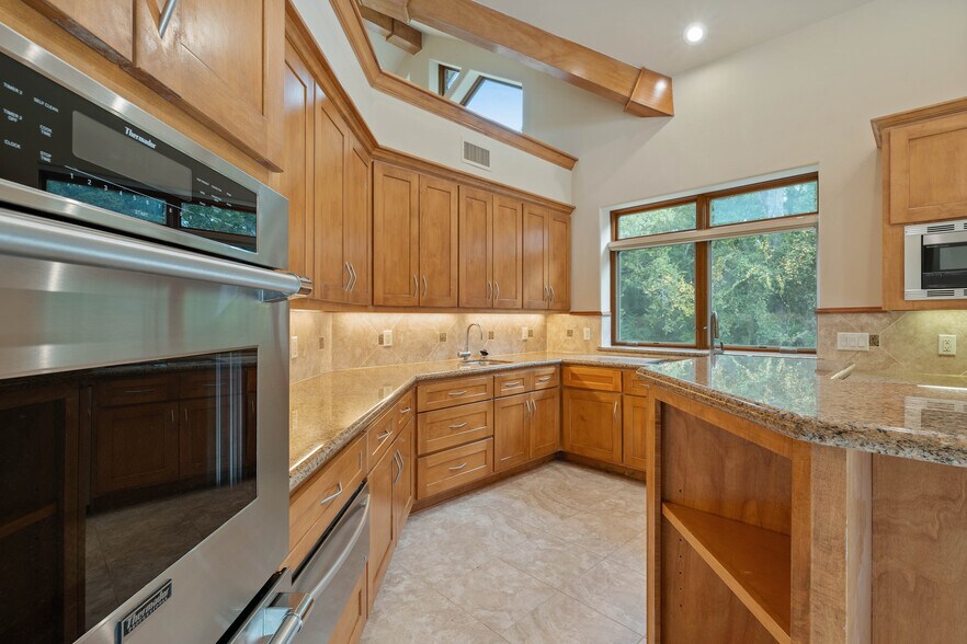 More Photos Of 16621 Hereford Dr, Tomball Flex For Sale