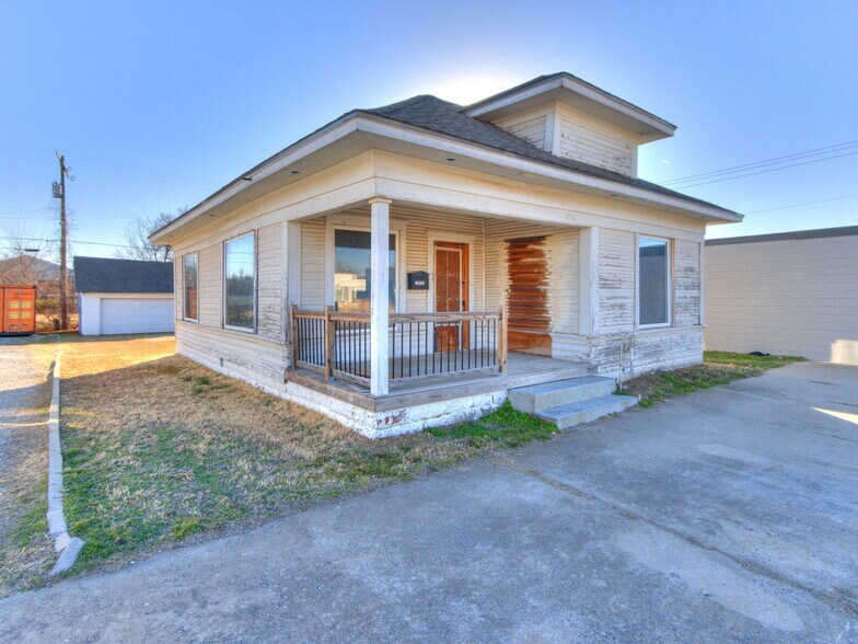 Primary Photo Of 1628 Linwood Blvd, Oklahoma City Freestanding For Sale