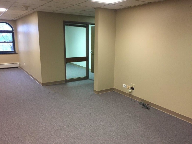 More Photos Of 329-331 S York Rd, Bensenville Daycare Center For Lease