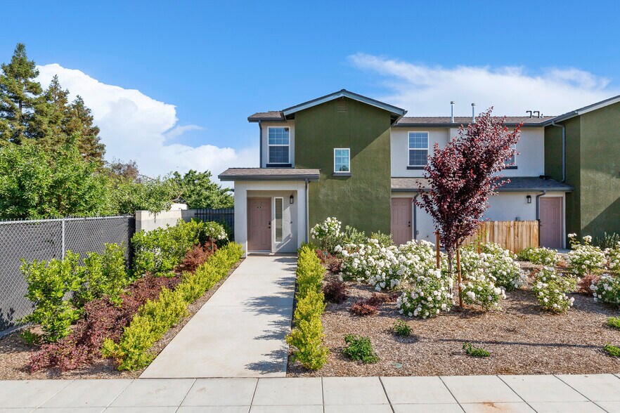 More Photos Of 5860 W Santa Ana Ave, Fresno Apartments For Sale